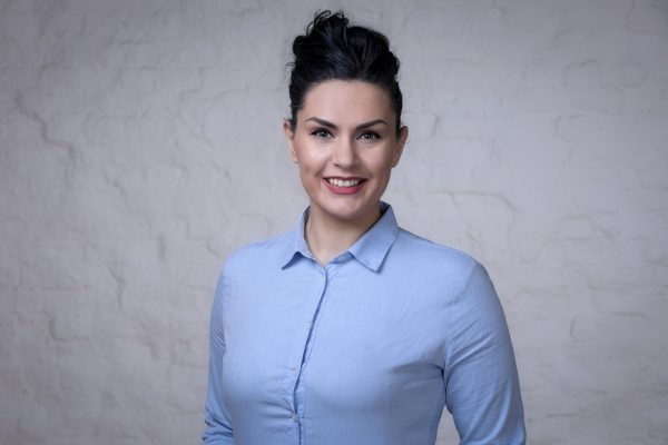 Bewerbungsbild im Fotostudio nonverbal Koeln