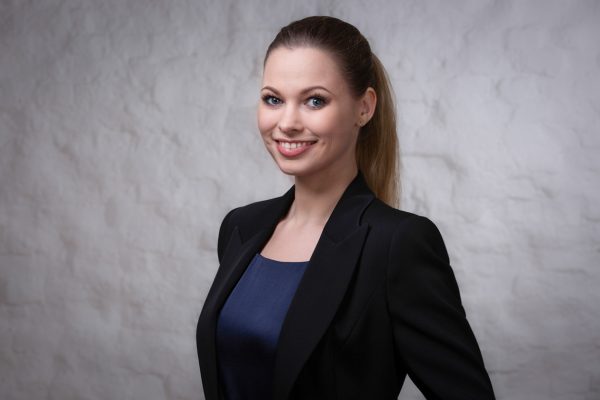 Bewerbungsbild im Fotostudio nonverbal Koeln