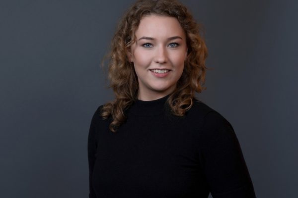 Bewerbungsbild im Fotostudio nonverbal