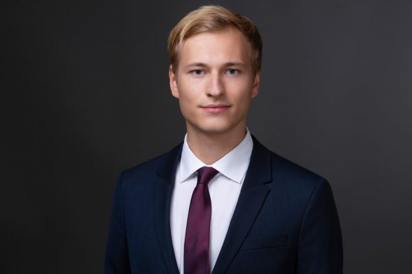 Bewerbungsbild im Fotostudio nonverbal Koeln