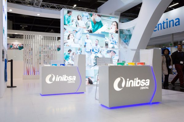 nonverbal Eventfotografie inibsa dental Messestand