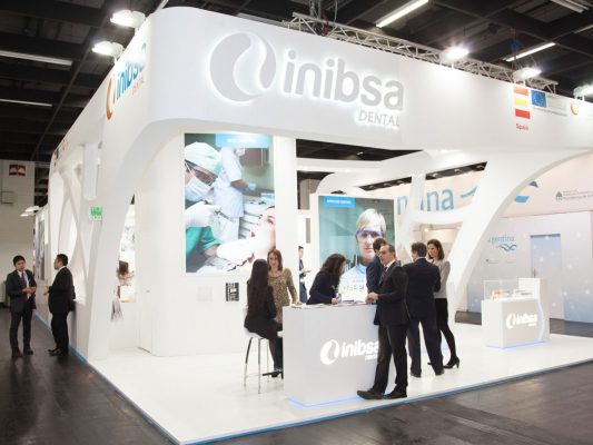 nonverbal Eventfotografie inibsa dental Messestand