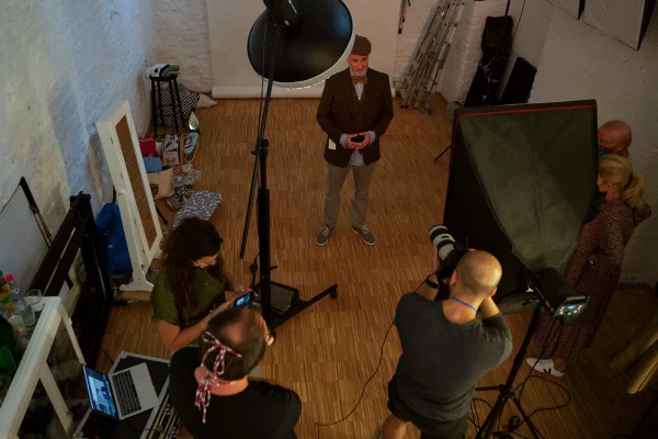 Making-of im Fotostudio in Köln – Fotoshooting zur Werbekampagne für den Nahverkehr Rheinland bei nonverbal | businessfotografie.
