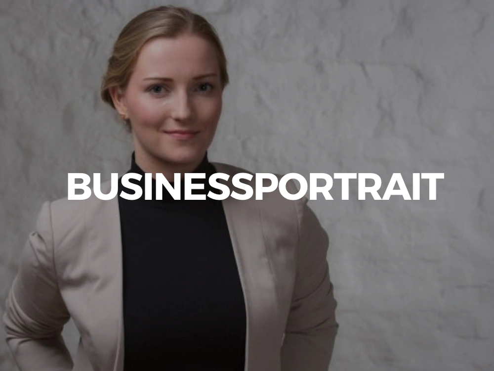 Professionelles Businessportrait einer Frau im Studio – Businessfotograf Köln nonverbal businessfotografie